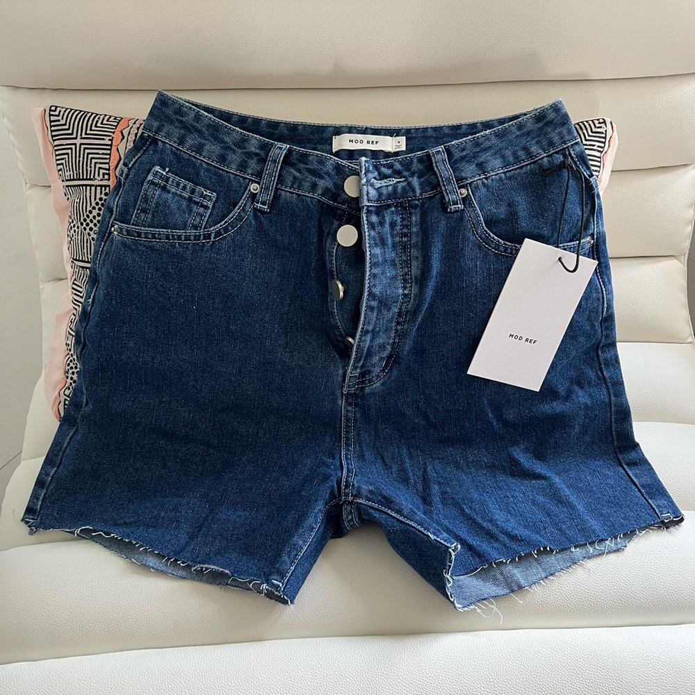 NWT Women’s Dark Wash High-Rise Denim Shorts, size S (W 24-26)